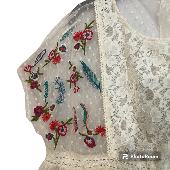Umgee See through Lace Embroidery Blouse - Picture 4 of 7